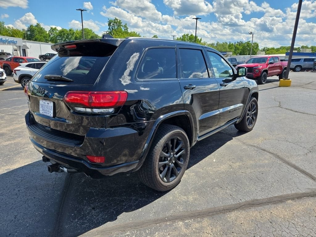 2019 Jeep Grand Cherokee — rear three-quarter view